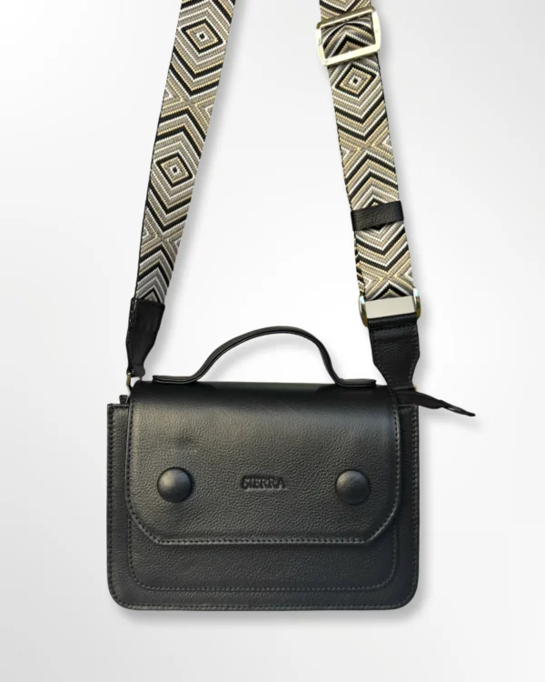 Cartera manos libres en cuero con cargadera tejida Bella negro