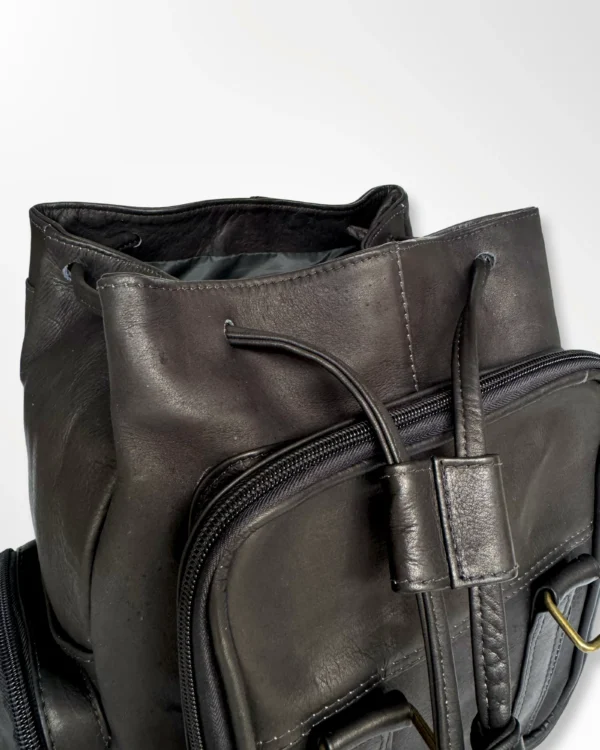Morral nómada en cuero con cierre ajustable e imantado Rubén negro - Imagen 4