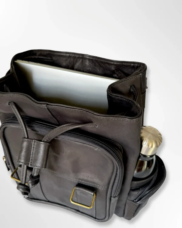 Morral nómada en cuero con cierre ajustable e imantado Rubén negro - Imagen 5