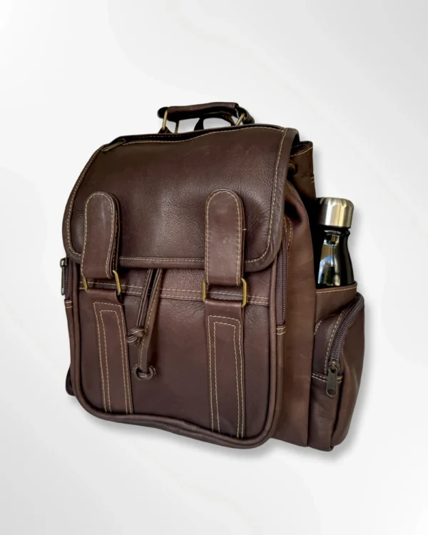 Morral nómada en cuero con cierre ajustable e imantado Rubén café